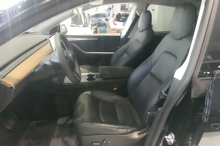 Used Tesla Model Y 2021 Standard Range Rear-Wheel Drive Version Left Front Seat