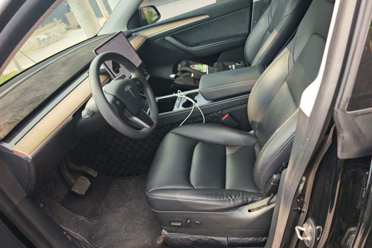 Used Tesla Model Y 2021 Standard Range Rear-Wheel Drive Version Left Front Seat