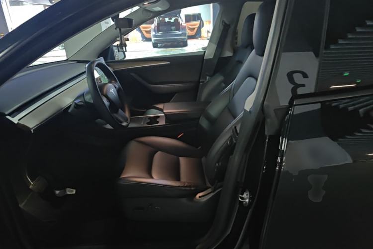Used Tesla Model Y 2021 Standard Range Rear-Wheel Drive Version Left Front Seat