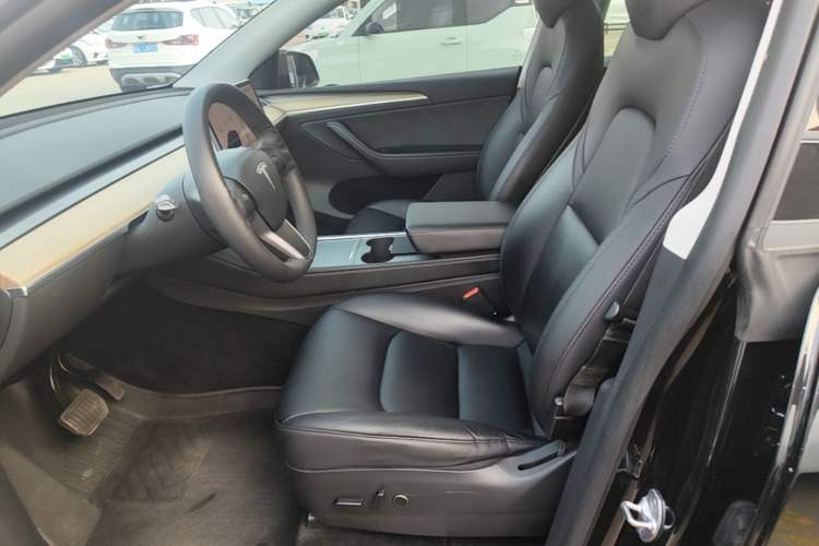 Used Tesla Model Y 2021 Standard Range Rear-Wheel Drive Version Left Front Seat