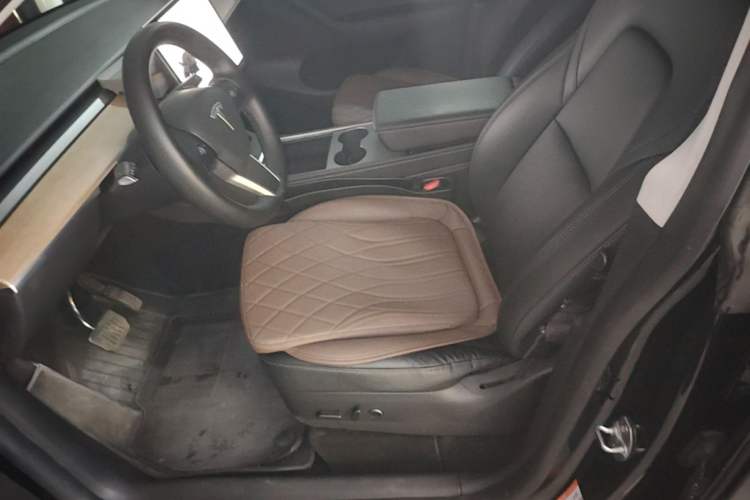 Used Tesla Model Y 2021 Standard Range Rear-Wheel Drive Version Left Front Seat