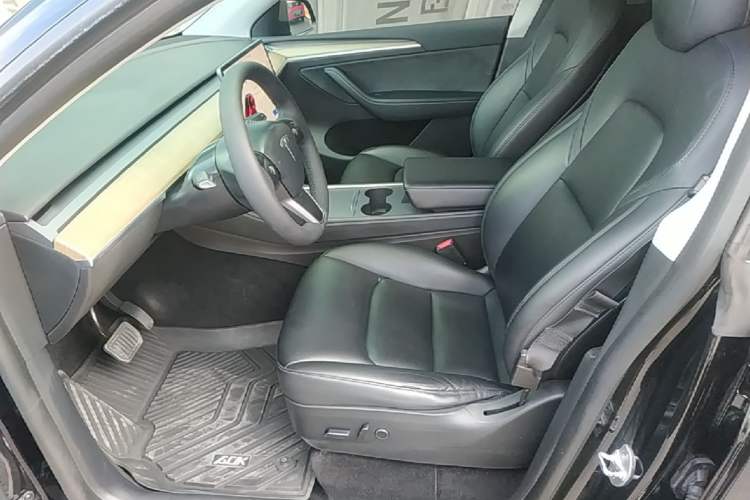 Used Tesla Model Y 2021 Standard Range Rear-Wheel Drive Version Left Front Seat