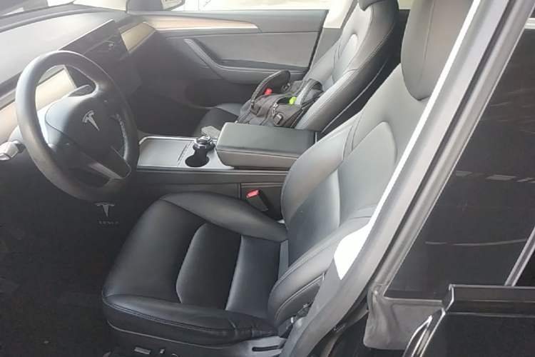 Used Tesla Model Y 2021 Standard Range Rear-Wheel Drive Version Left Front Seat