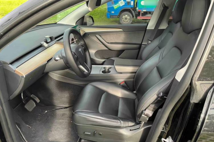 Used Tesla Model Y 2021 Standard Range Rear-Wheel Drive Version Left Front Seat
