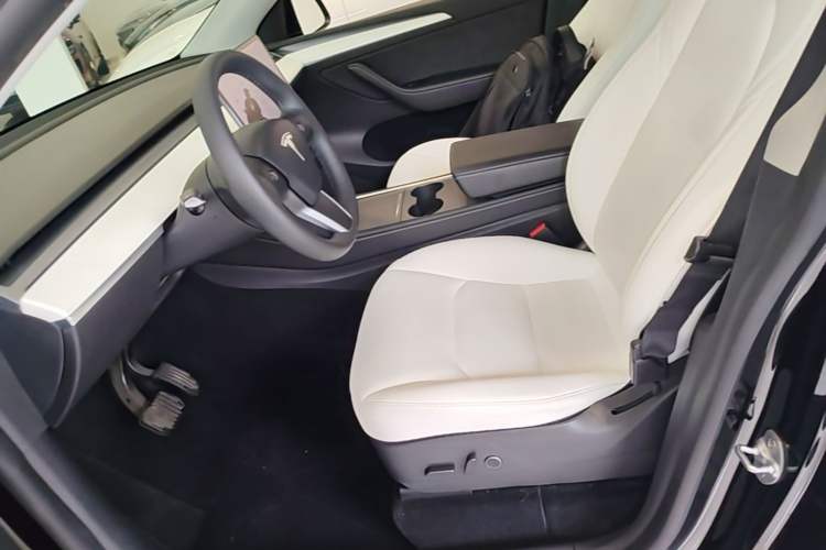 Used Tesla Model Y 2021 Long-Range All-Wheel-Drive Version Left Front Seat
