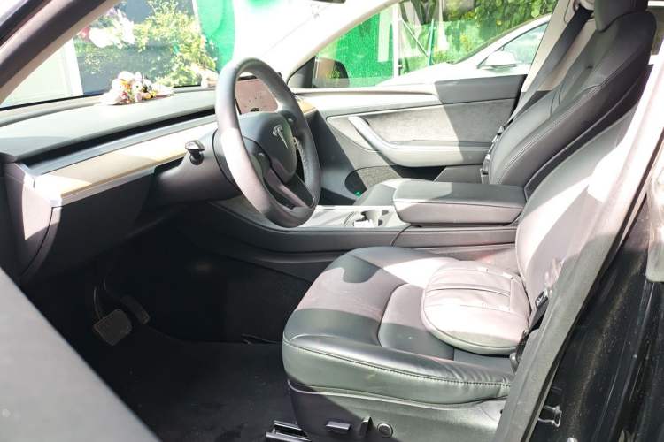 Used Tesla Model Y 2021 Standard Range Rear-Wheel Drive Version Left Front Seat