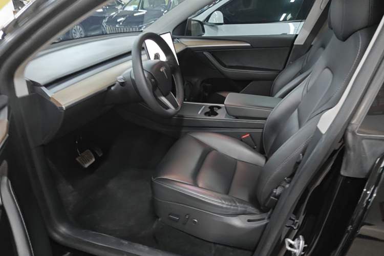 Used Tesla Model Y 2021 Standard Range Rear-Wheel Drive Version Left Front Seat