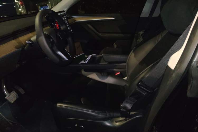 Used Tesla Model Y 2021 Standard Range Rear-Wheel Drive Version Left Front Seat