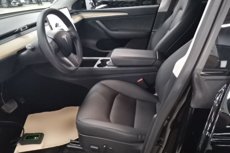 Used Tesla Model Y 2021 Long-Range All-Wheel-Drive Version 3D7 Left Front Seat