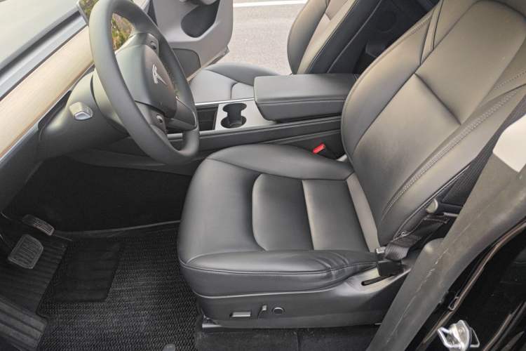 Used Tesla Model Y 2021 Long-Range All-Wheel-Drive Version Left Front Seat
