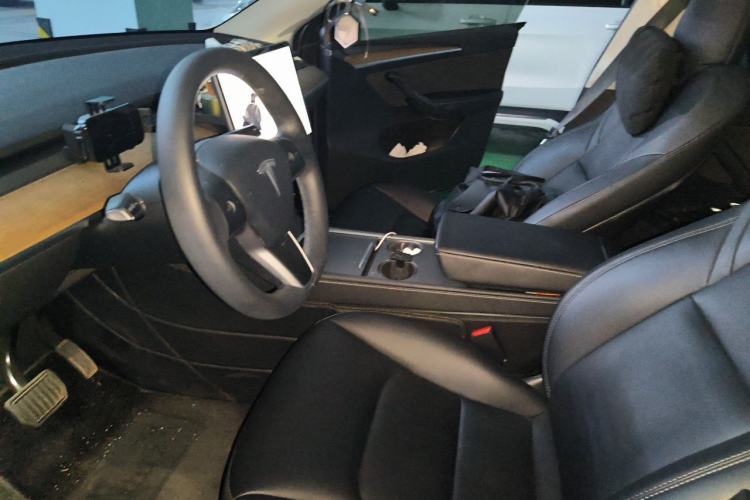 Used Tesla Model Y 2021 Standard Range Rear-Wheel Drive Version Left Front Seat