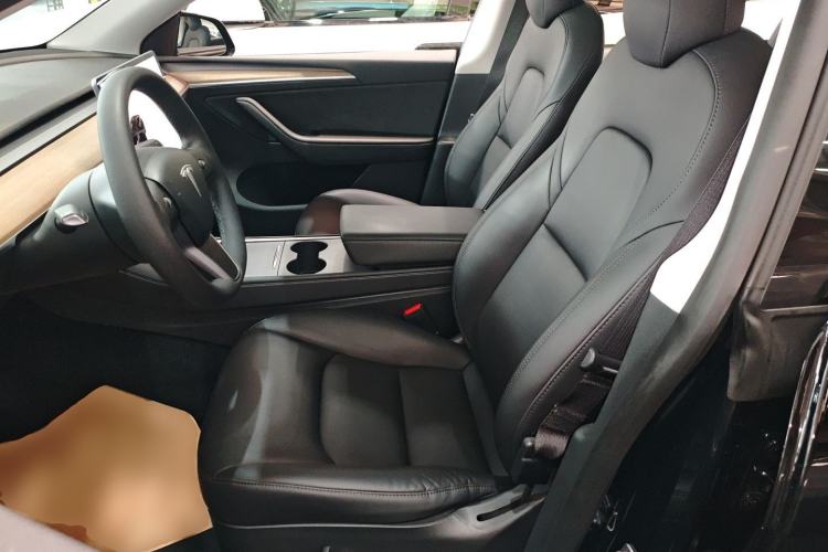 Used Tesla Model Y 2021 Standard Range Rear-Wheel Drive Version Left Front Seat
