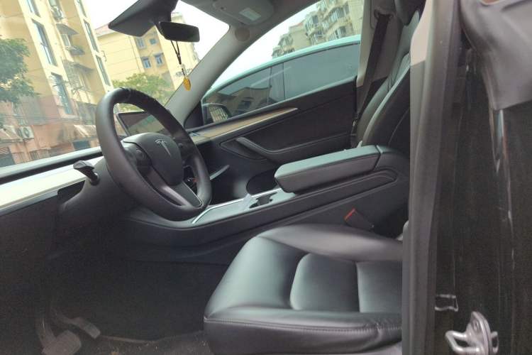 Used Tesla Model Y 2021 Standard Range Rear-Wheel Drive Version Left Front Seat