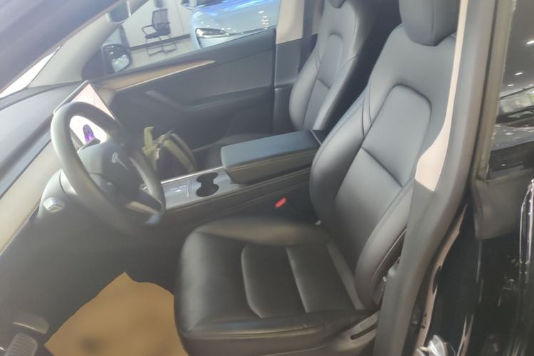 Used Tesla Model Y 2021 Standard Range Rear-Wheel Drive Version Left Front Seat