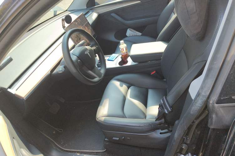Used Tesla Model Y 2021 Standard Range Rear-Wheel Drive Version Left Front Seat