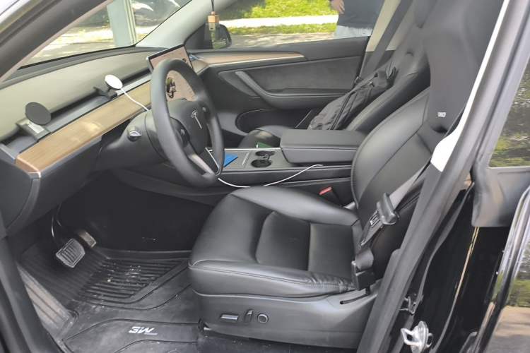 Used Tesla Model Y 2021 Standard Range Rear-Wheel Drive Version Left Front Seat