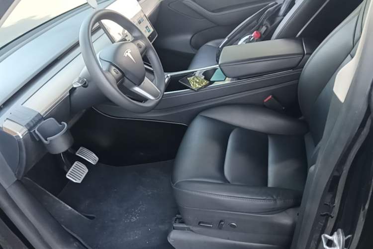 Used Tesla Model Y 2021 Standard Range Rear-Wheel Drive Version Left Front Seat