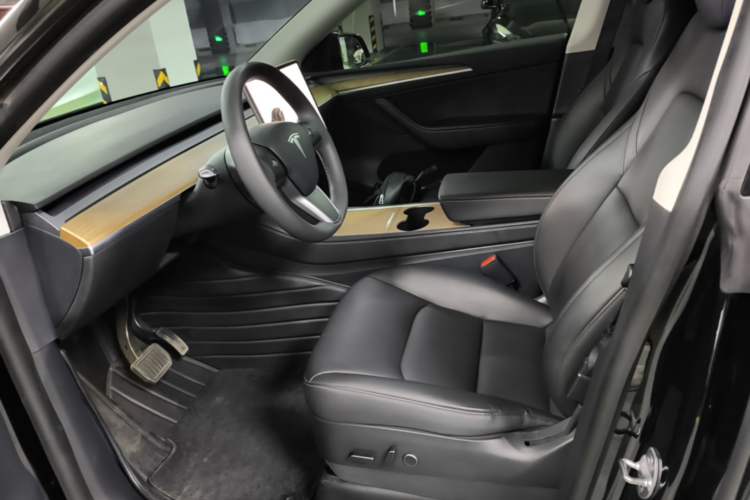 Used Tesla Model Y 2021 Long-Range All-Wheel-Drive Version Left Front Seat