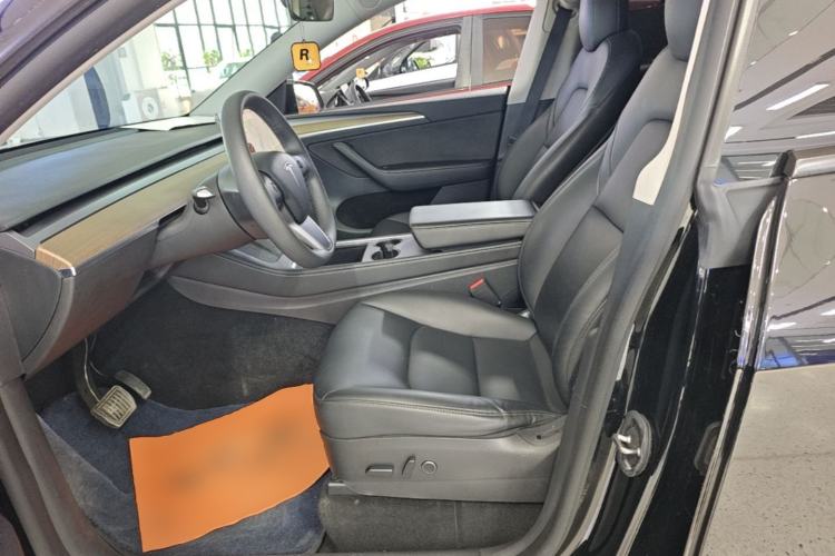 Used Tesla Model Y 2021 Standard Range Rear-Wheel Drive Version Left Front Seat