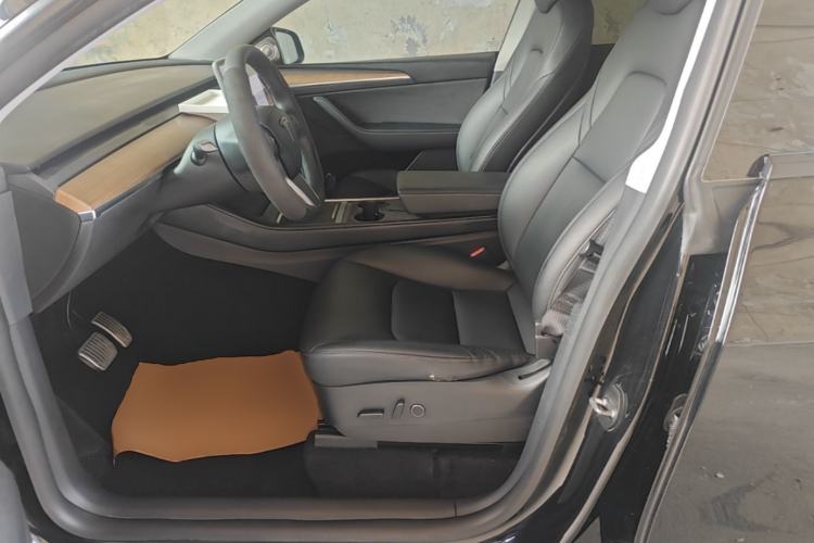 Used Tesla Model Y 2021 Long-Range All-Wheel-Drive Version Left Front Seat