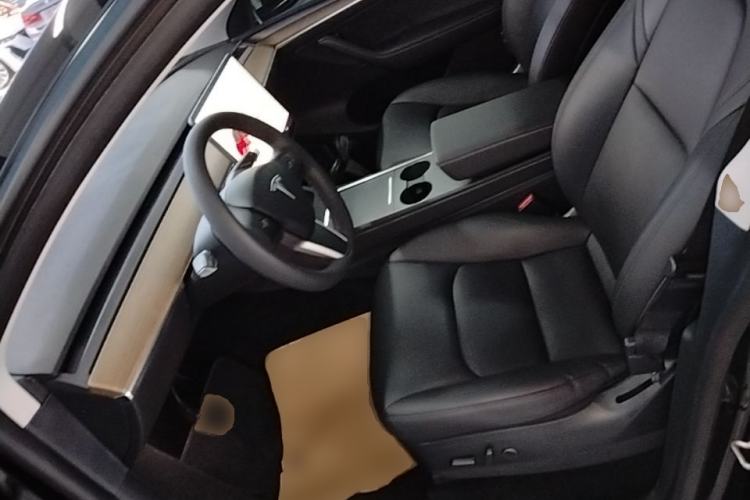 Used Tesla Model Y 2021 Long-Range All-Wheel-Drive Version Left Front Seat
