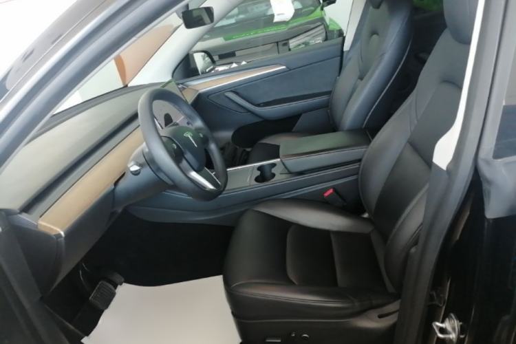 Used Tesla Model Y 2021 Long-Range All-Wheel-Drive Version Left Front Seat