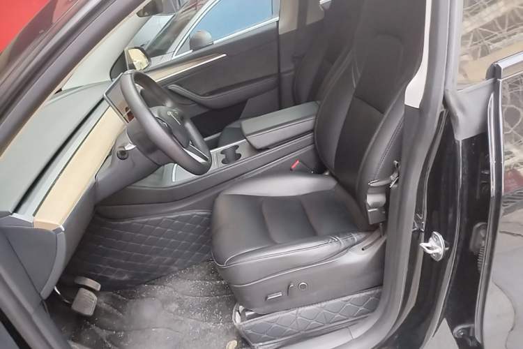 Used Tesla Model Y 2021 Standard Range Rear-Wheel Drive Version Left Front Seat