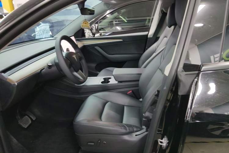 Used Tesla Model Y 2021 Standard Range Rear-Wheel Drive Version Left Front Seat