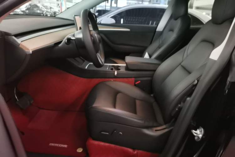 Used Tesla Model Y 2021 Standard Range Rear-Wheel Drive Version Left Front Seat
