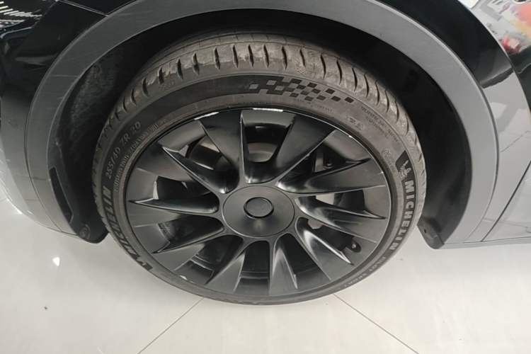 Used Tesla Model Y 2021 Standard Range Rear-Wheel Drive Version Left Front Wheel Hub