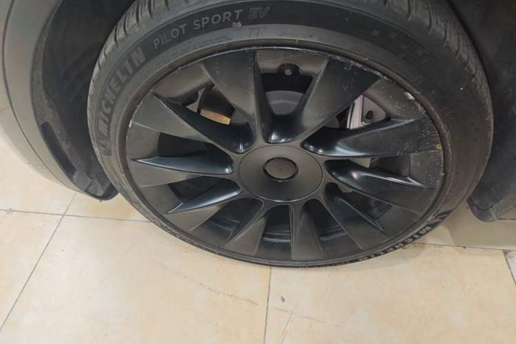 Used Tesla Model Y 2021 Standard Range Rear-Wheel Drive Version Left Front Wheel Hub