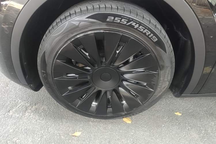 Used Tesla Model Y 2021 Standard Range Rear-Wheel Drive Version Left Front Wheel Hub