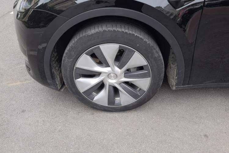 Used Tesla Model Y 2021 Standard Range Rear-Wheel Drive Version Left Front Wheel Hub