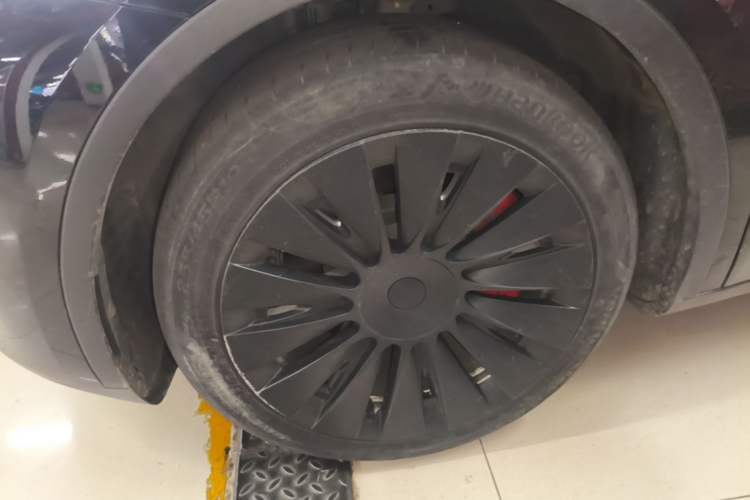Used Tesla Model Y 2021 Standard Range Rear-Wheel Drive Version Left Front Wheel Hub
