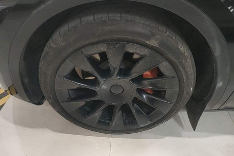 Used Tesla Model Y 2021 Standard Range Rear-Wheel Drive Version Left Front Wheel Hub