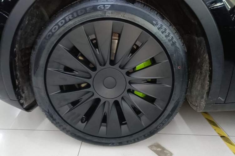Used Tesla Model Y 2021 Standard Range Rear-Wheel Drive Version Left Front Wheel Hub