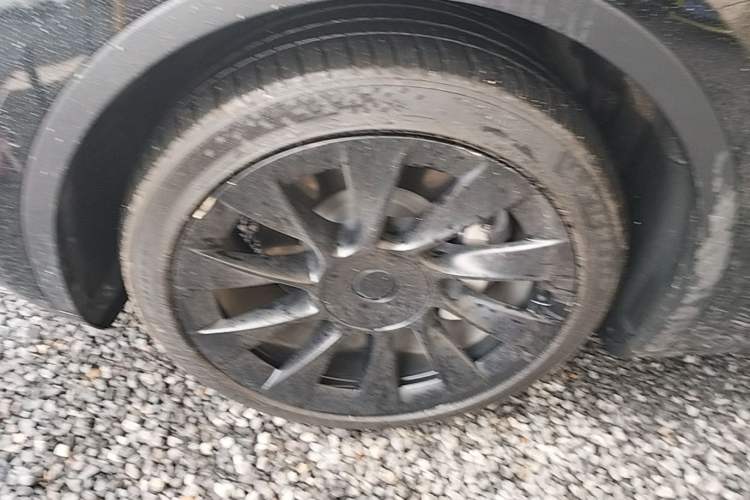 Used Tesla Model Y 2021 Standard Range Rear-Wheel Drive Version Left Front Wheel Hub