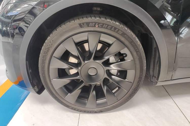 Used Tesla Model Y 2021 Standard Range Rear-Wheel Drive Version Left Front Wheel Hub
