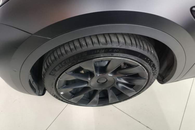Used Tesla Model Y 2021 Long-Range All-Wheel-Drive Version Left Front Wheel Hub