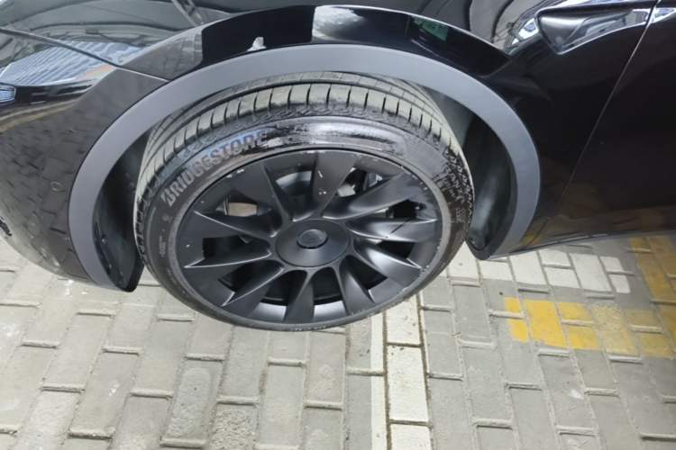Used Tesla Model Y 2021 Standard Range Rear-Wheel Drive Version Left Front Wheel Hub