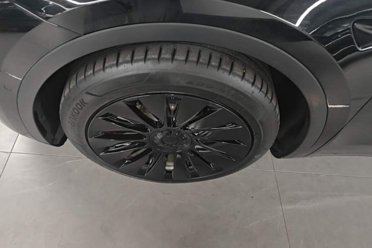 Used Tesla Model Y 2021 Long-Range All-Wheel-Drive Version 3D7 Left Front Wheel Hub
