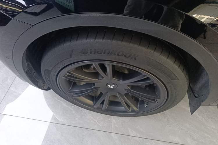 Used Tesla Model Y 2021 Standard Range Rear-Wheel Drive Version Left Front Wheel Hub