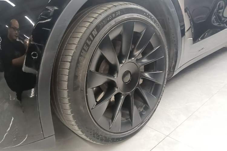 Used Tesla Model Y 2021 Standard Range Rear-Wheel Drive Version Left Front Wheel Hub