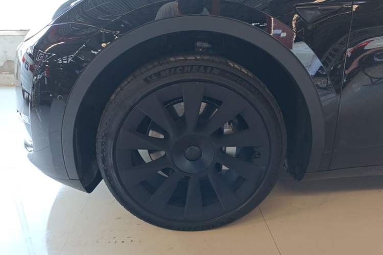 Used Tesla Model Y 2021 Standard Range Rear-Wheel Drive Version Left Front Wheel Hub