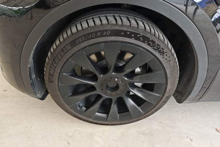 Used Tesla Model Y 2021 Standard Range Rear-Wheel Drive Version Left Front Wheel Hub