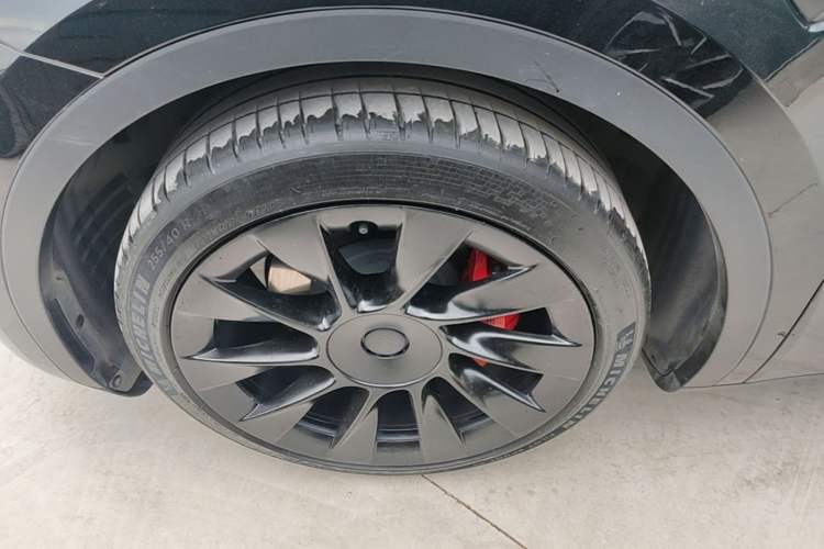 Used Tesla Model Y 2021 Standard Range Rear-Wheel Drive Version Left Front Wheel Hub