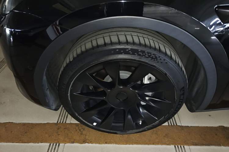 Used Tesla Model Y 2021 Standard Range Rear-Wheel Drive Version Left Front Wheel Hub