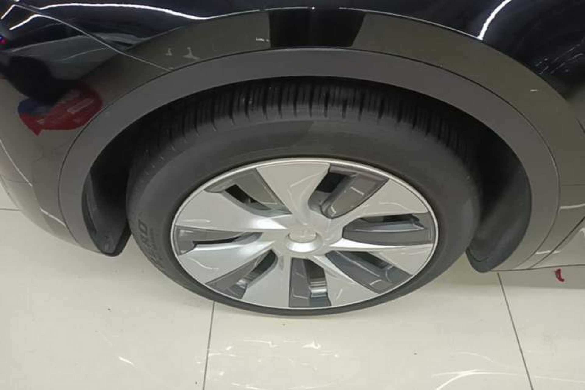 Used Tesla Model Y 2021 Long-Range All-Wheel-Drive Version 3D7 Left Front Wheel Hub