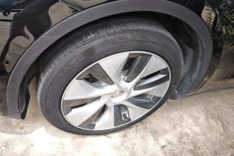 Used Tesla Model Y 2021 Standard Range Rear-Wheel Drive Version Left Front Wheel Hub