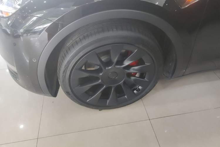 Used Tesla Model Y 2021 Standard Range Rear-Wheel Drive Version Left Front Wheel Hub